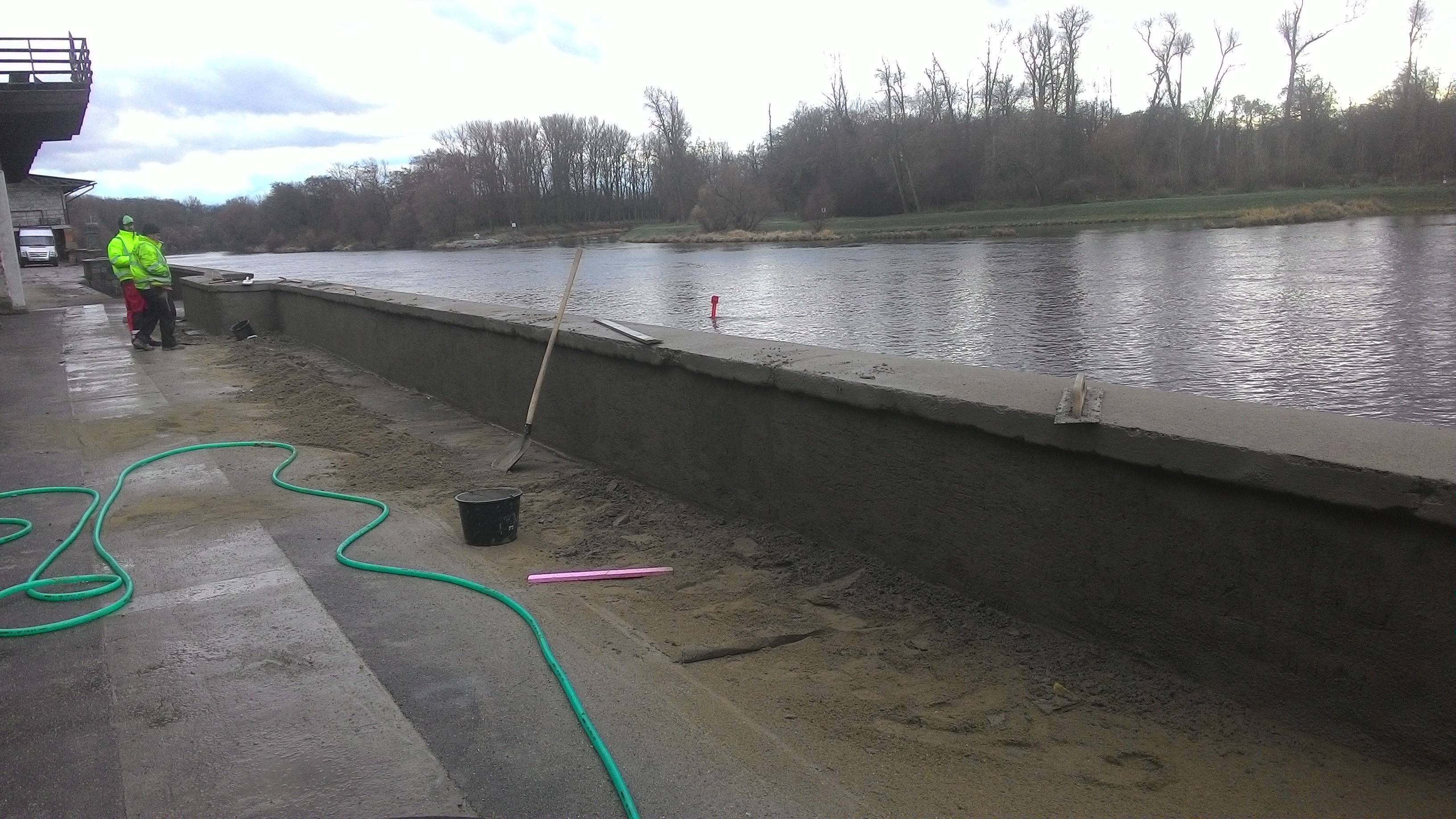 Elbe, repair of fortification of the rail line in km 835.60 - 837.25 Mělník